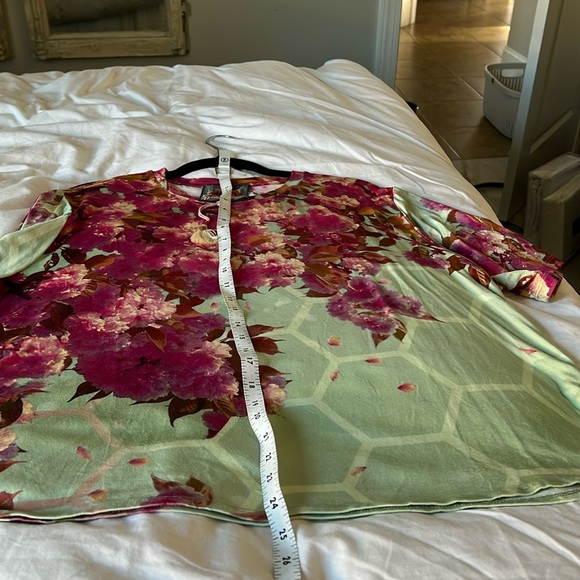 Johnny Was medium bamboo short sleeve tee - Picture 4 of 5